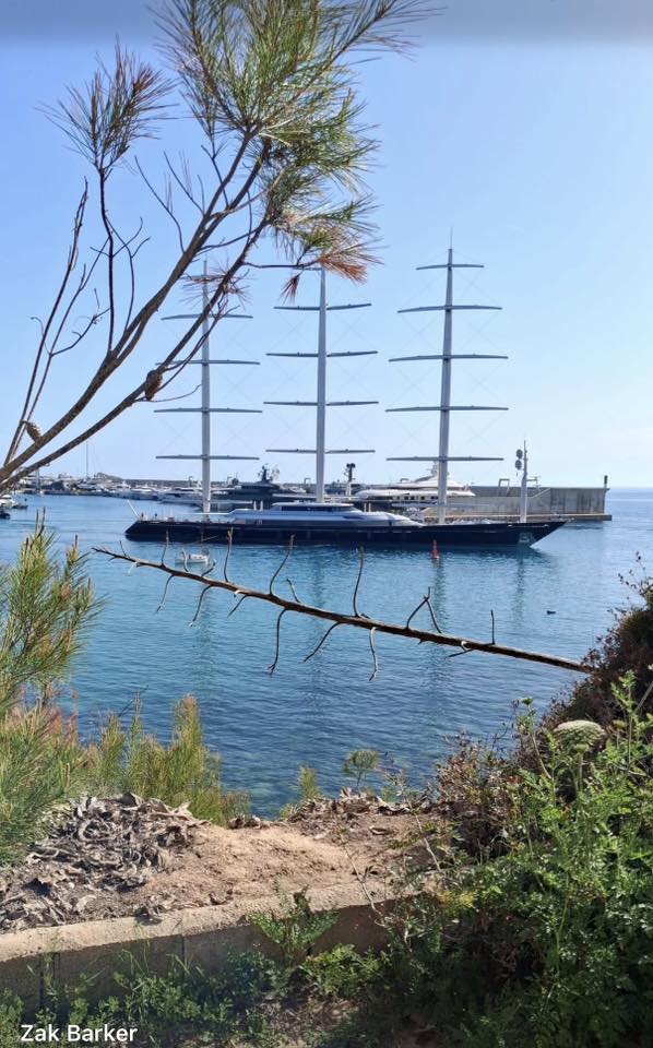 Maltese Falcon in Port Adriano, fotografiert von Zak Barker
